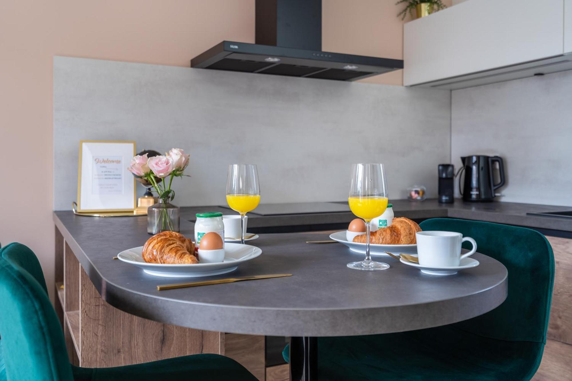 Luxury Fully Equipped Studio - Centrally Located Apartamento Huizen Exterior foto